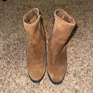 Liz & Co. Tan Suede Ankle Booties